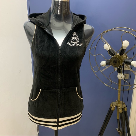 ❄️ Sleeveless Jacket in Black with a Hoodie and Pockets - Picture 8 of 10